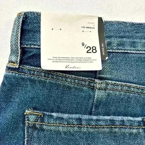 NWT KanCan Medora Med Wash Faded Highrise 90’s Split Hem Straight Jean Size 9/28 - Picture 9 of 16